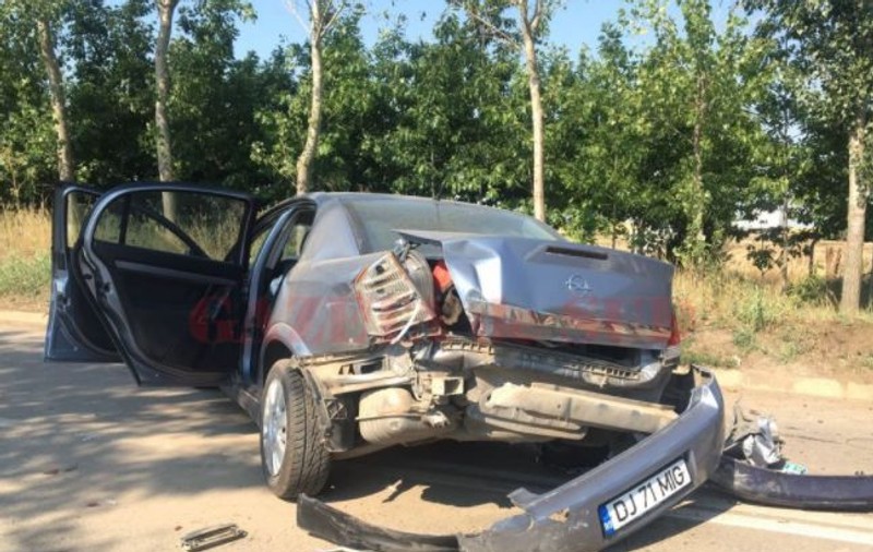 Accident în Segarcea. Doi oameni au murit în timp ce mergeau la serviciu