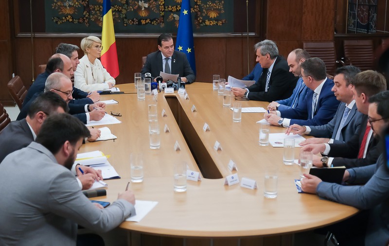 PSD încearcă să boicoteze alegerile prezidenţiale. „Se îmbolnăvesc prefecții. E un virus, e o epidemie!”