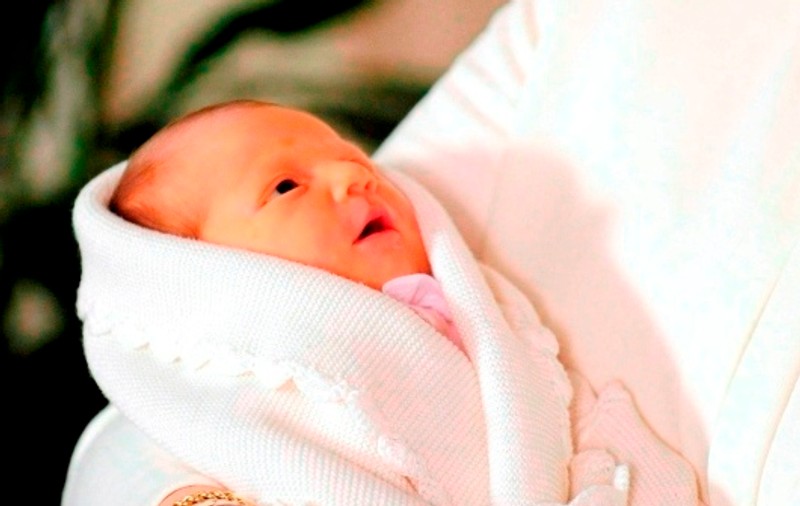 O fetiţă de 12 ani, care nu ştia că e gravidă, a născut un bebe sănătos