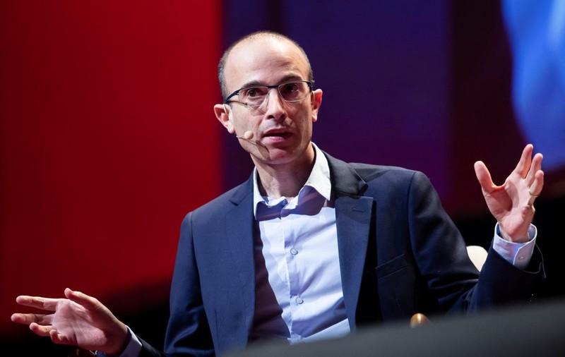 Yuval Noah Harari, interviu pentru români: „Întregul regim al lui Putin e construit pe petrol și gaze. Atât. Rusia e o benzinărie cu arme nucleare”