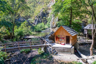 Obiective turistie pe langa Cascada Bigar