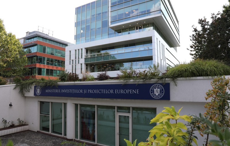 Director din Ministerul Fondurilor Europene, acuzat că cerea lunar taxe din salariul unor femei pe care le-a ajutat să se angajeze
