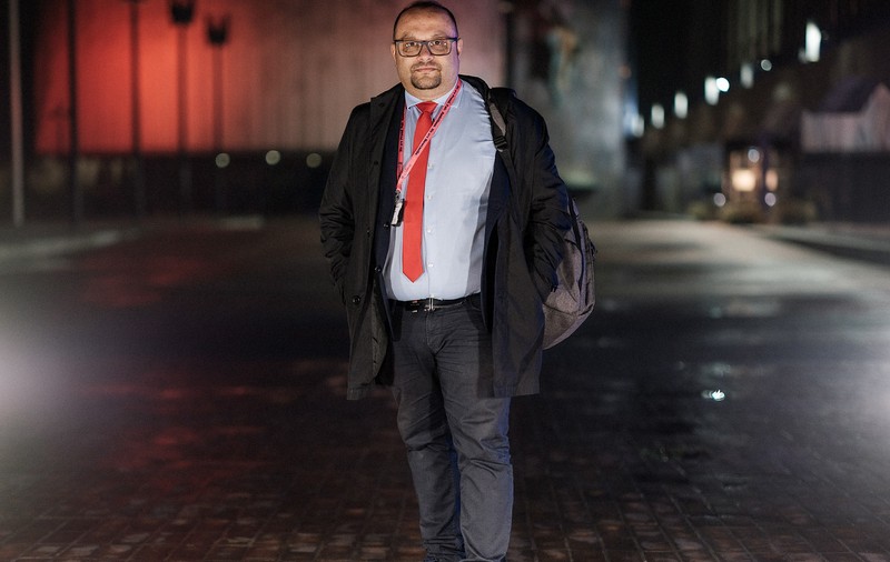 Viața unui român care a ajuns consilier local în Marea Britanie după ce a plecat din țară din cauza rasismului: „Aici oamenii vor să vadă ce competențe ai, nu ce etnie”