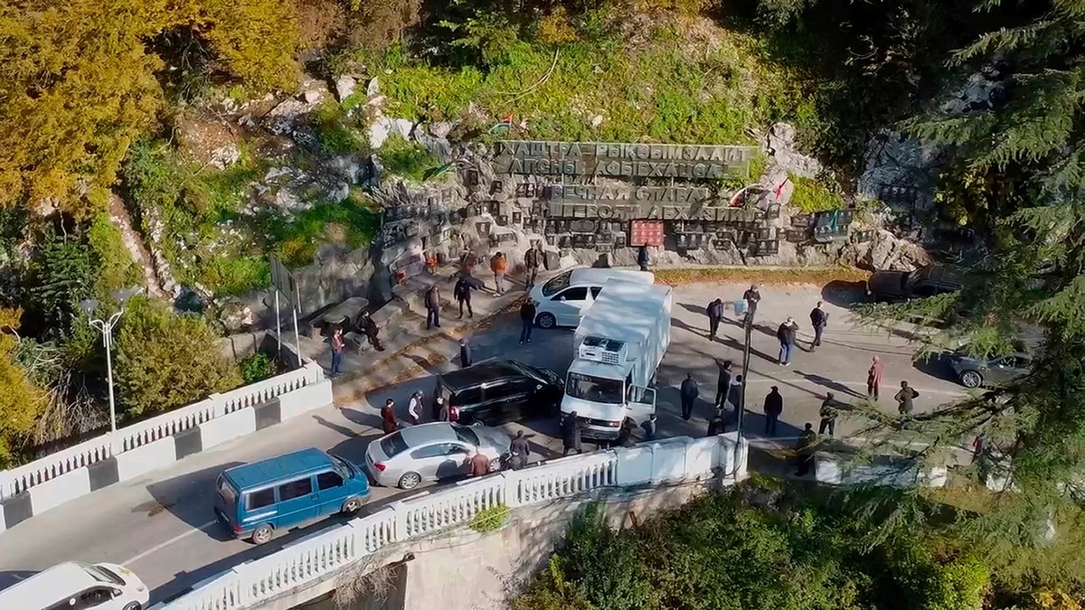 Pod blocat de protestatarii din Abhazia Foto: Profimedia