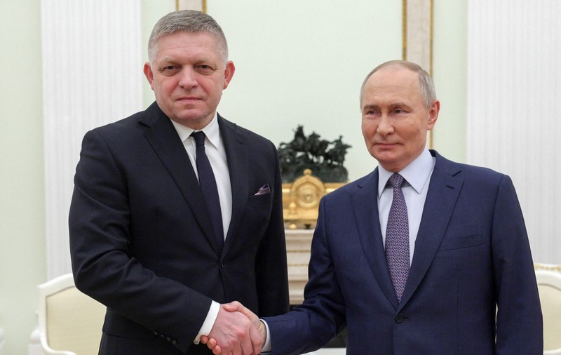 Robert Fico l-a vizitat pe Putin după ce s-a certat cu Volodimir Zelenski. Întâlnirea de la Kremlin, organizată în grabă și fără o conferință de presă