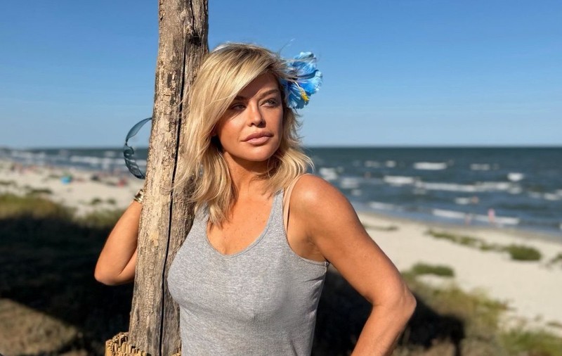 Loredana Groza pe plajă la mare | sursa foto: Facebook