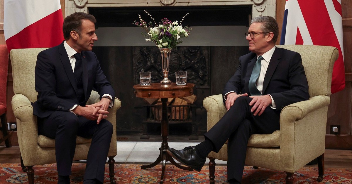 Emmanuel Macron (stânga), primit de Sir Keir Starmer la Chequers, conacul prim-miniștrilor Marii Britanii Foto: Profimedia