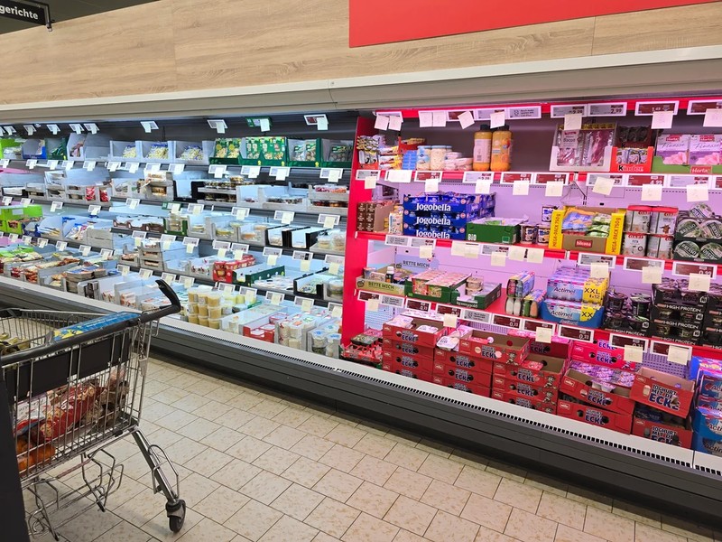 Rafturi pline de bilețele la Lidl Germania Foto: Reddit