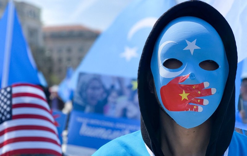 Experimentul înfricoșător, care a ieșit acum la iveală: cum sunt reeducați sute de mii de oameni în lagăre de maximă securitate în China