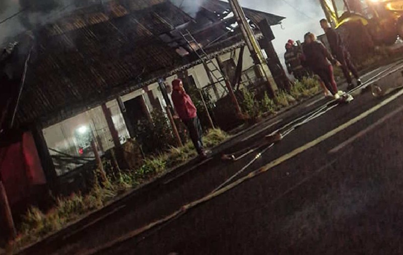 Un tânăr și-a ucis bunicul vitreg și a mascat crima printr-un incendiu. Cum au deslușit procurorii din Suceava crima