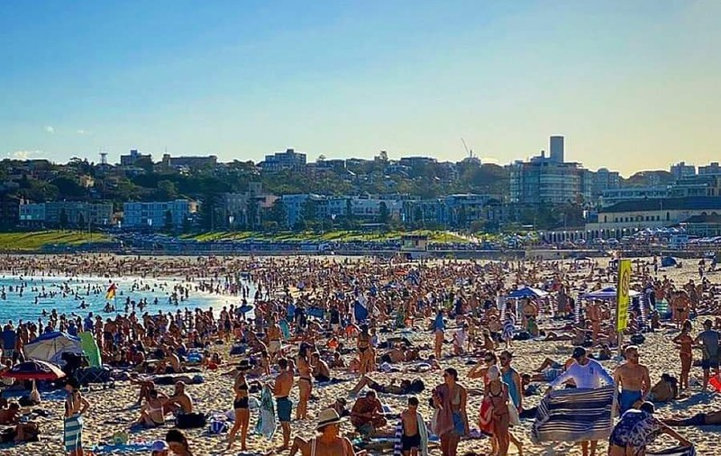 Plajele din Australia au fost închise de Guvern, deoarece erau prea aglomerate: „Erau atât de mulți oameni pe plajă, ca de Anul Nou”