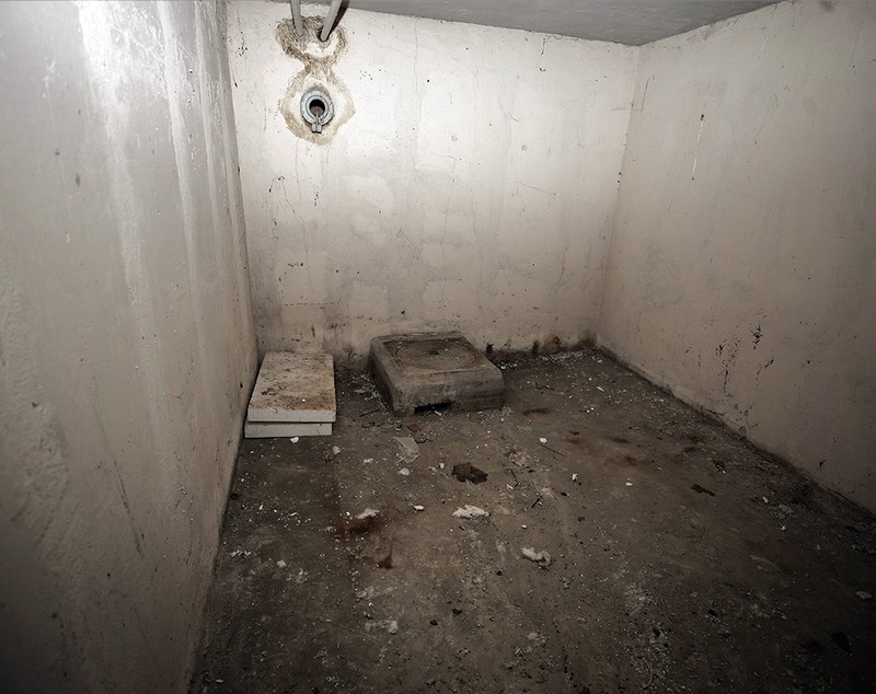 REPORTAJ. Cum arată buncărele împotriva bombelor din București: „Sunt niște camere goale la subsol. Din 1975 nu s-a mai făcut nimic!”