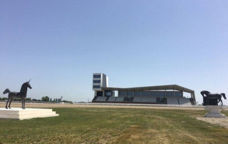 Pista de trap a Hipodromului Ploieşti a fost omologată! Să zburde caii!