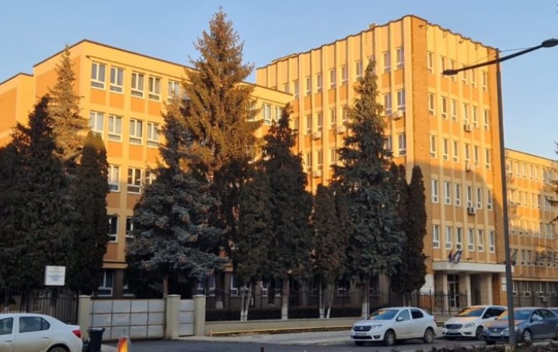 Un elev de la Colegiul Militar din Alba Iulia a murit, după ce a căzut de la etajul 4 al clădirii. Trecuse testul psihologic