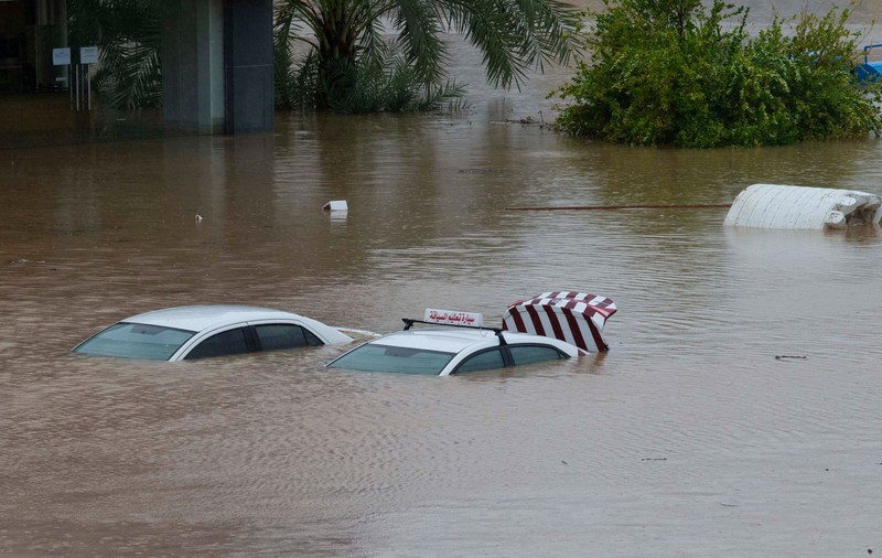 Cel puțin patru morți, străzi inundate și mii de oameni evacuați în Oman, în urma ciclonului tropical Shaheen
