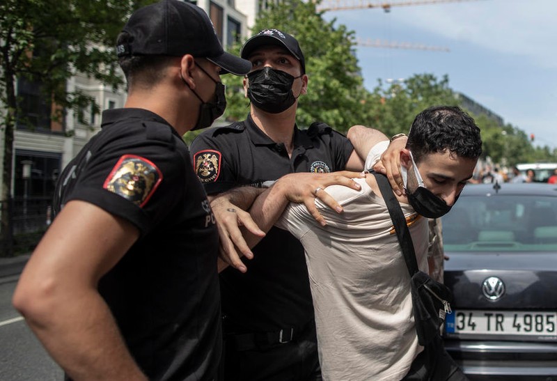 Participanții la marș au fost ridicați de poliție