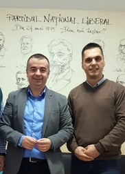Primarul Ilie Ștefan (stânga), alături de Bogdan Vasilescu (dreapta)| Foto: Facebook