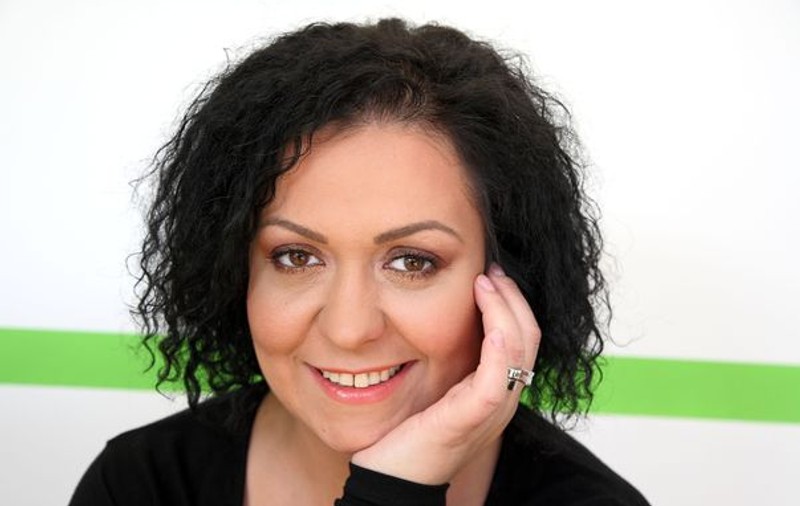 Monica Anghel i-a tăiat moţul copilului ei