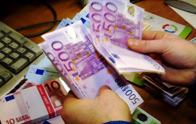 Aproximativ 60.000 de croaţi au scăpat peste noapte de datoriile la bănci! Cum a fost posibil?