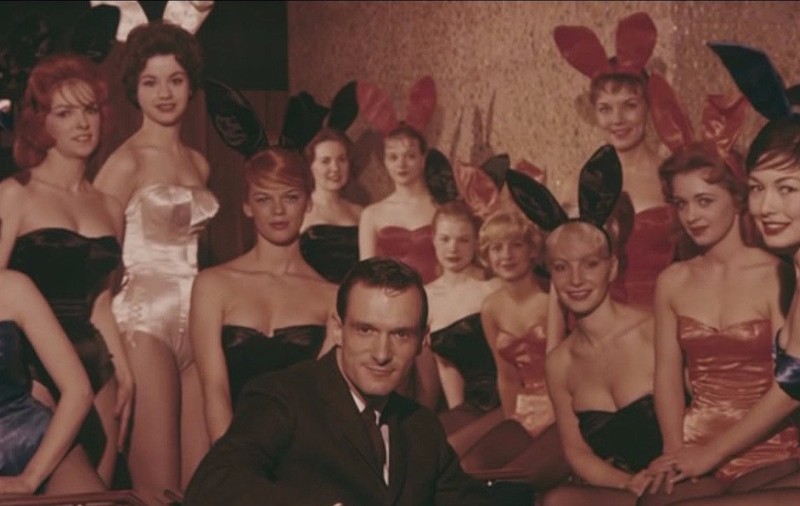 Un fost iepuraș Playboy povestește cum era viața alături de Hugh Hefner în anii ‘60
