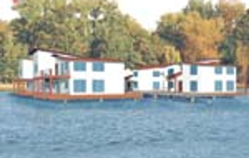 Pe Snagov 'rasar' case plutitoare!