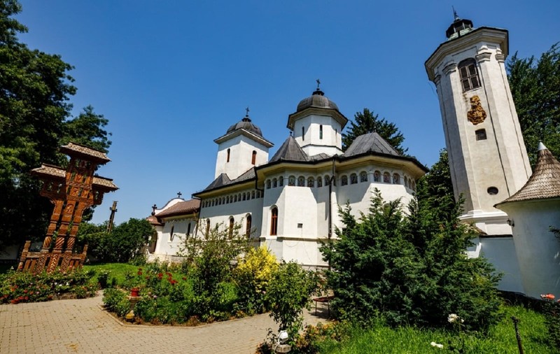 Unde se află cea mai veche mănăstire din România