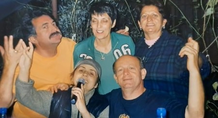Carmen Mihaela, fosta soție a lui Petrică Mîțu Stoian, în haine turquiose