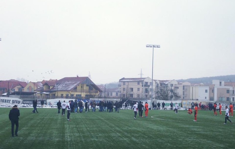 Suporterii echipei ”U” Cluj au întrerupt amicalul cu Unirea Jucu!