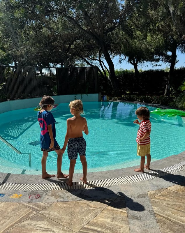 Imagini adorabile cu cei trei băieți ai Adelei Popescu și ai lui Radu Vâlcan. Mezinul familiei a împlinit 4 ani
