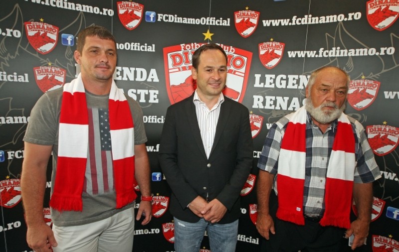 Marin şi Cristi Hîldan, tatăl şi fratele regretatului Cătălin Hîldan, au primit abonamente pe viaţă la Dinamo din partea lui Ionuţ Negoiţă!