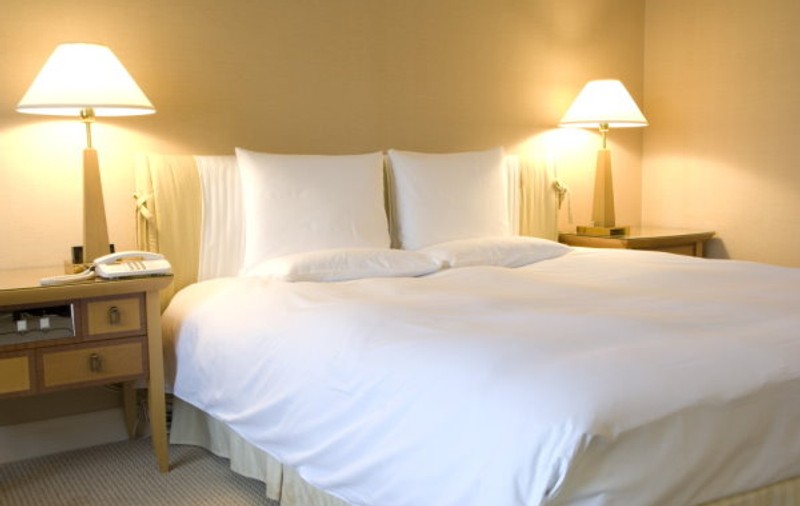 SENZAȚIONAL! Ce FURĂ ROMÂNII din camerele de hotel de la noi