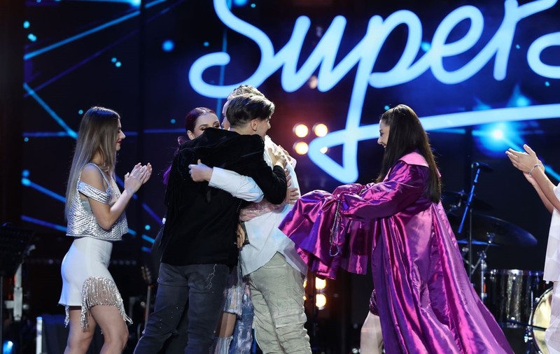 Cine sunt cei 8 concurenți de la „SuperStar România”, care au trecut mai departe în prima ediție live