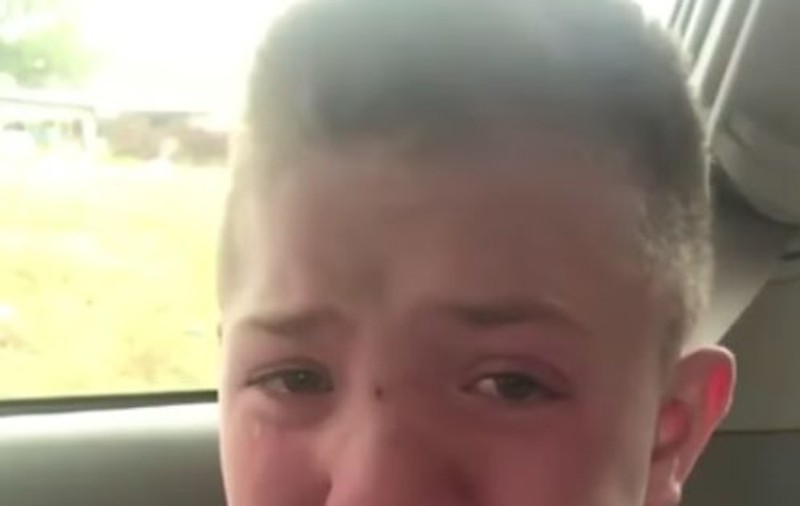 Mesajul unui copil batjocorit de colegi a devenit viral. Vedetele i-au sărit în ajutor | VIDEO