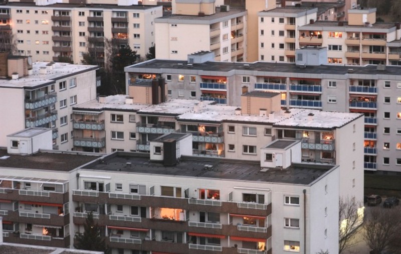 Minorii și pensionarii nu au voie la credite imobiliare. Un credit foarte avantajos în Europa rămâne blocat în România
