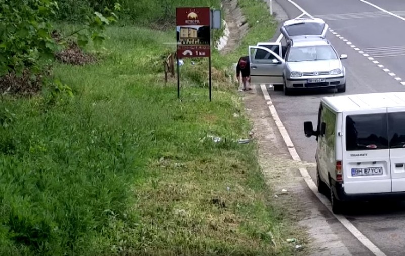 Mașină confiscată după ce proprietarul a fost filmat aruncând gunoi pe marginea drumului, în Bihor