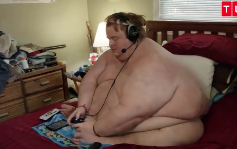 Casey King are 317,5 kilograme și face numai două lucruri: mănâncă și se joacă pe calculator | VIDEO