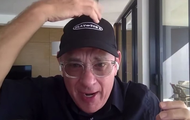 Actorul Tom Hanks și-a prezentat tunsoarea, de care nu este încântat, pentru noul său rol: „Fiți atenți la chestia asta oribilă”