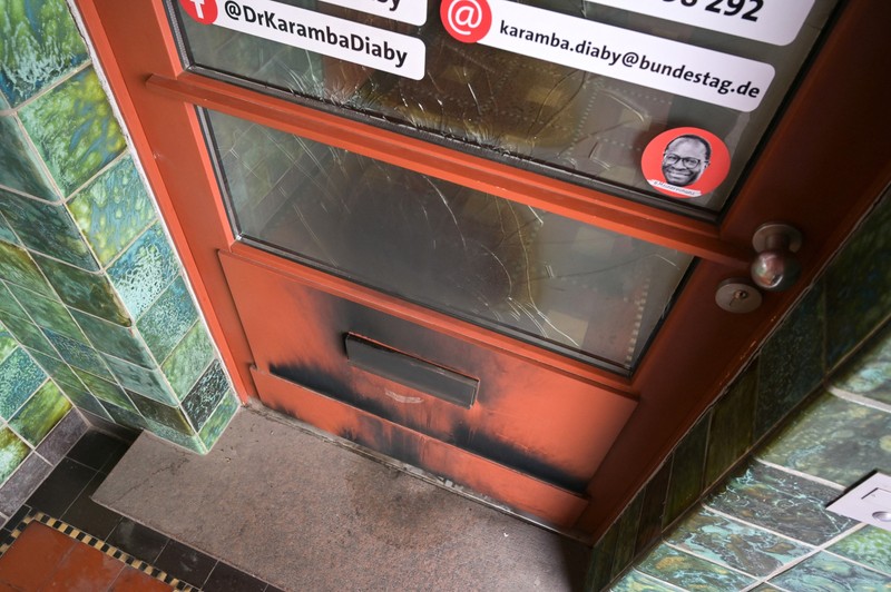 04 May 2023, Saxony-Anhalt, Halle (Saale): Arson marks on the entrance door to the office of Dr. Karamba Diaby, member of the Bundestag. Last night, the office of the SPD member of parliament was the target of an arson attack. Photo: Heiko Rebsch/dpa,Image: 773765992, License: Rights-managed, Restrictions: GERMANY OUT, Model Release: no