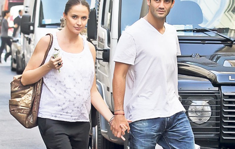 Chivu şi soţia sa, shopping pentru bebe