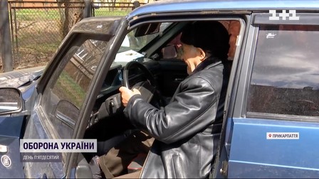 Unicul șofer din familie, bătrânul n-a avut de ales și a plecat cu familia spre vestul Ucrainei | Captură video TSN