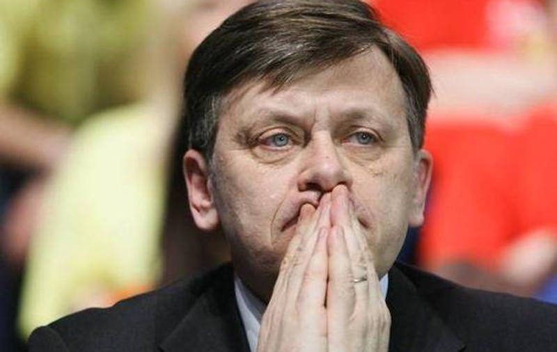GOLĂNIA lui CRIN ANTONESCU la PREZIDIU. Cuvintele care i-au scăpat în direct
