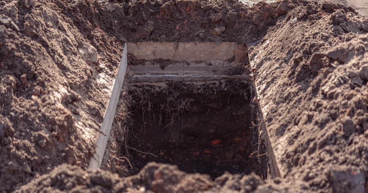 Mormânt proaspăt săpat. Imagine cu caracter ilustrativ. Foto Shutterstock