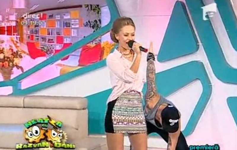 Ce ruşine! La debutul în muzică, sora DELIEI MATACHE nu a fost în stare să facă un playback | VIDEO