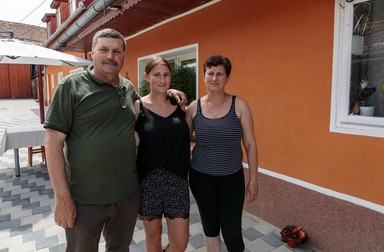 Tatăl, sora și mama lui Nicolae