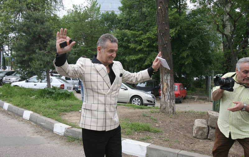 Armata vrea să negocieze cu Becali pentru emblemă și nume! Decizia patronului clubului FCSB