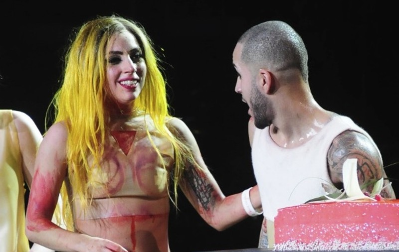 Lady Gaga şi-a serbat ziua de naştere pe scenă