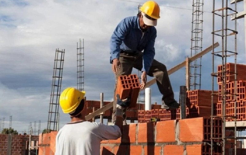 Un afacerist român condamnat în țară și fugit în Baleare angaja români și îi plătea cu maximum 250 de euro pe lună. Unul a primit doar 50 de euro salariu