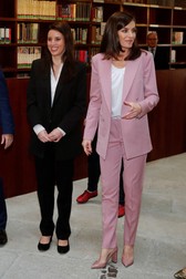 Regina Letizia a Spaniei (dreapta), alături de ministrul Irene Montero