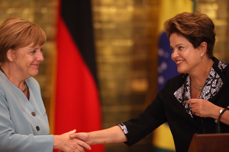 Angela Merkel şi Dilma Rouseff vor încuraja Germania din tribune. foto: EPA