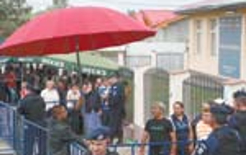 Tinuti in tarcuri sa voteze